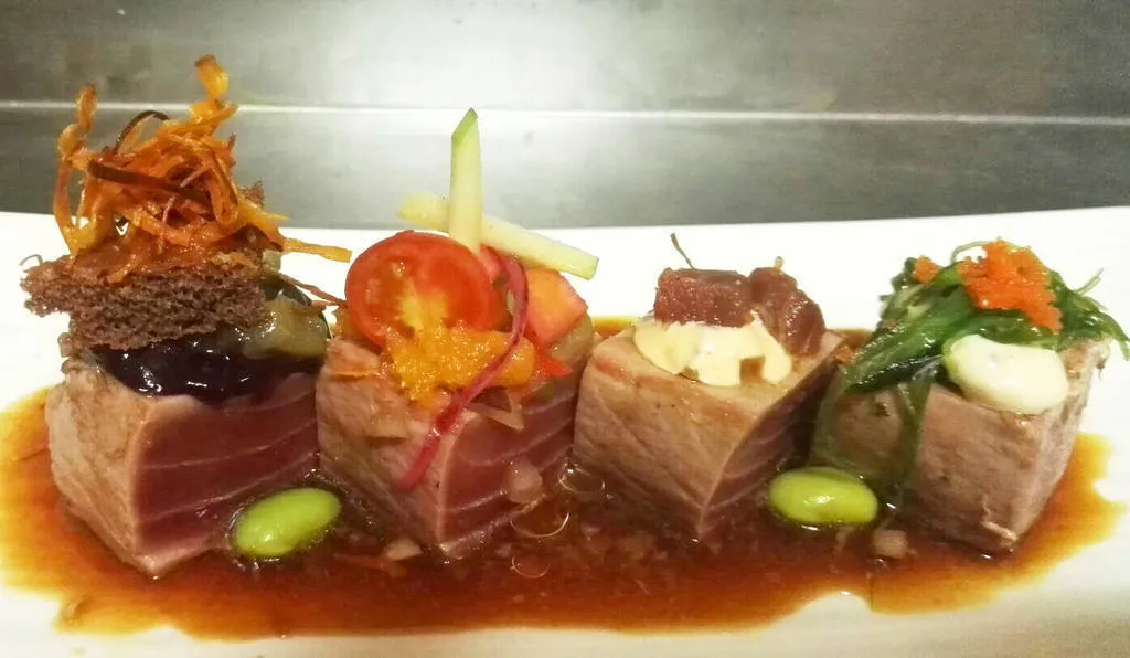 Tataki de atún macerado con secuencia dulce, ácida, picante y salada