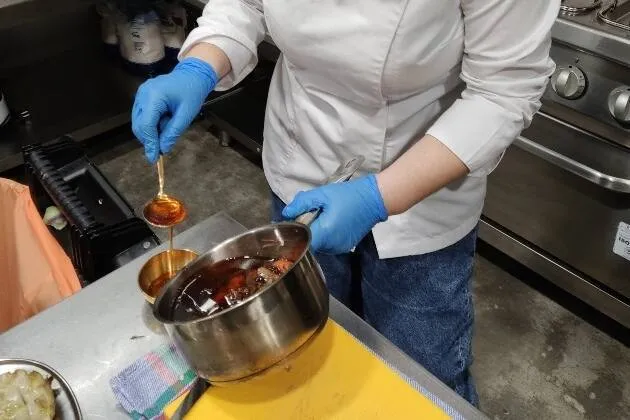 Flor de alcachofa con tartar de gamba roja de El Guiño 