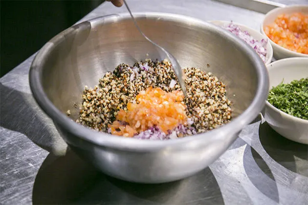 Tabulé de quinoa roja, blanca y negra