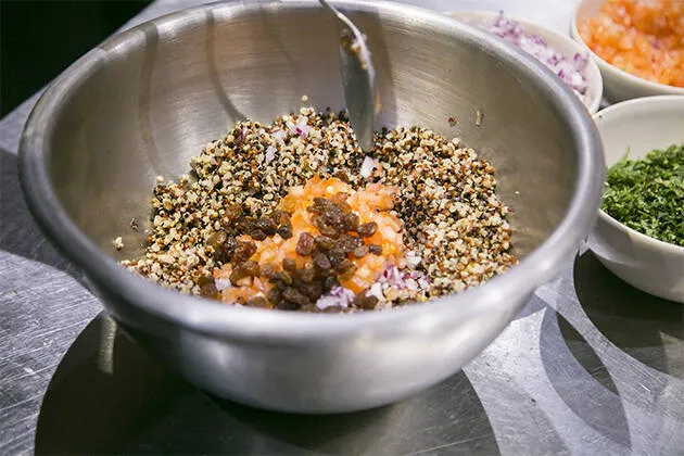 Tabulé de quinoa roja, blanca y negra