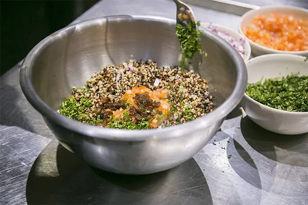 Tabulé de quinoa roja, blanca y negra