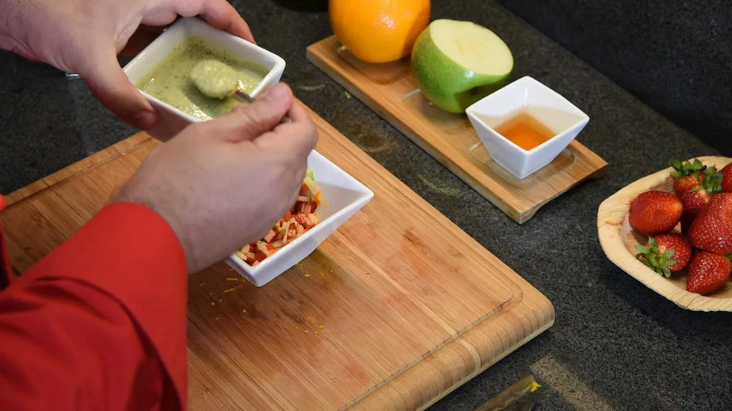 Tartar de fresas con pesto dulce, juego de texturas y aromas