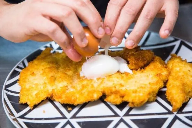 Escalope royal con trufa y huevo a baja temperatura