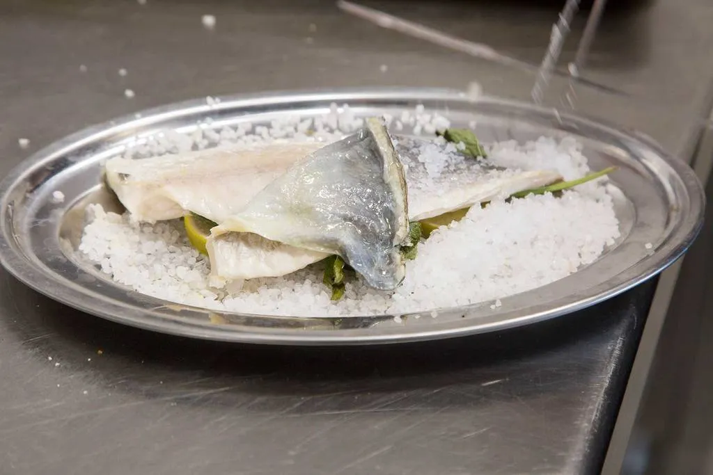 Dorada a la sal con cítricos