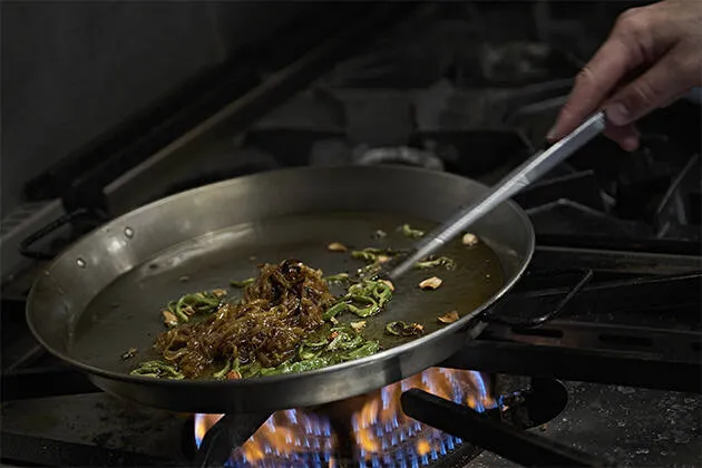 Frito de langosta de Formentera con patatas pebrera y huevo frito