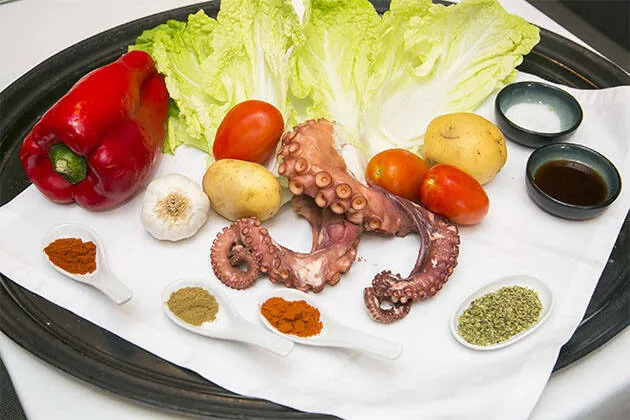 Pulpo de roca con salsa mojo y trinxat