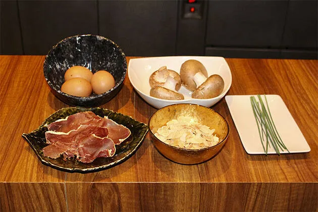 Crema de huevo frito de corral, portobellos y cecina