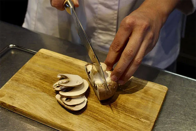 Crema de huevo frito de corral, portobellos y cecina