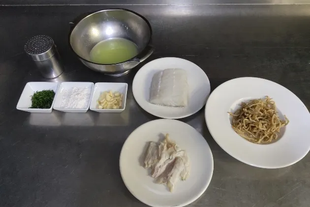 Bacalao con sus kokotxas en salsa verde de wasabi