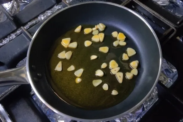 Bacalao con sus kokotxas en salsa verde de wasabi