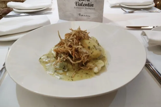 Bacalao con sus kokotxas en salsa verde de wasabi