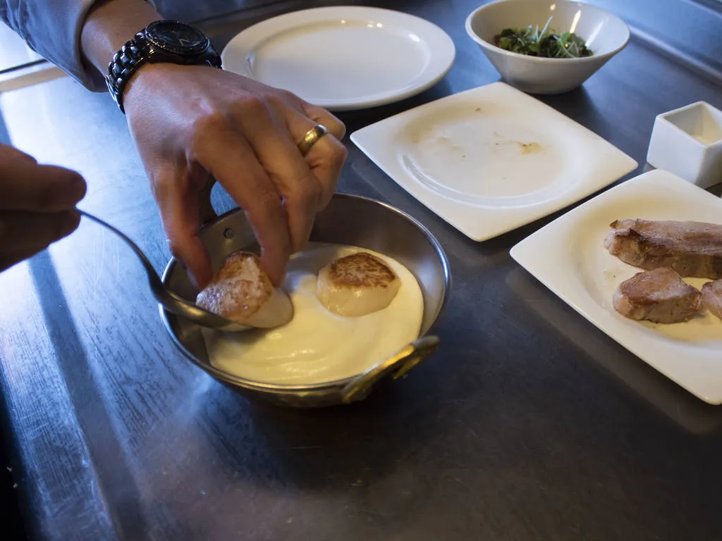 Espuma de patata con panceta confitada y vieiras del Restaurant Ca La Núria (Bellver de Cerdanya)