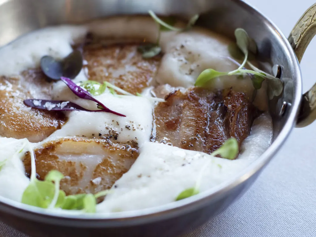 Espuma de patata con panceta confitada y vieiras del Restaurant Ca La Núria (Bellver de Cerdanya)