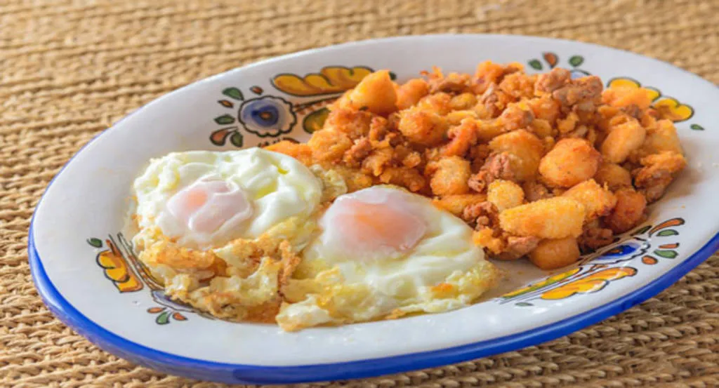 Huevos con migas y chorizo. Mesón de Fuencarral