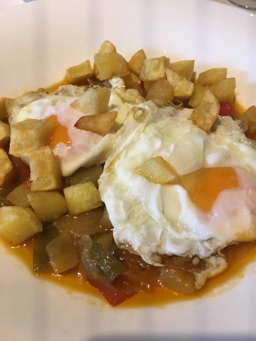 Huevos fritos y patatas