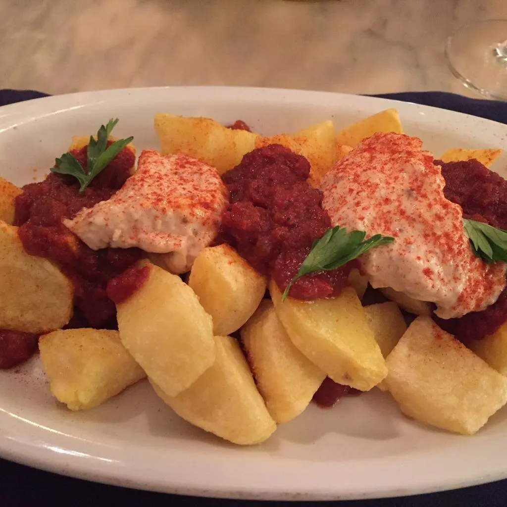 Casa Macareno. Patatas bravas