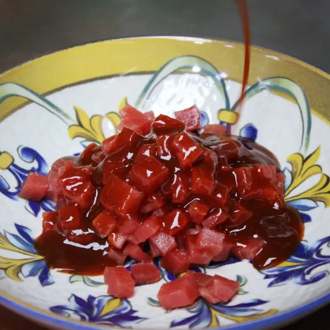 Tartar atún: tabla de atún rojo de almadraba