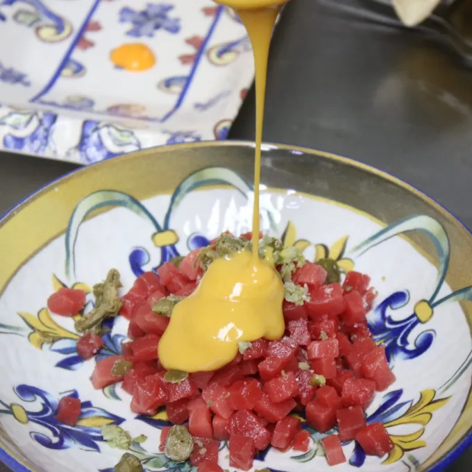 Tartar atún: tabla de atún rojo de almadraba