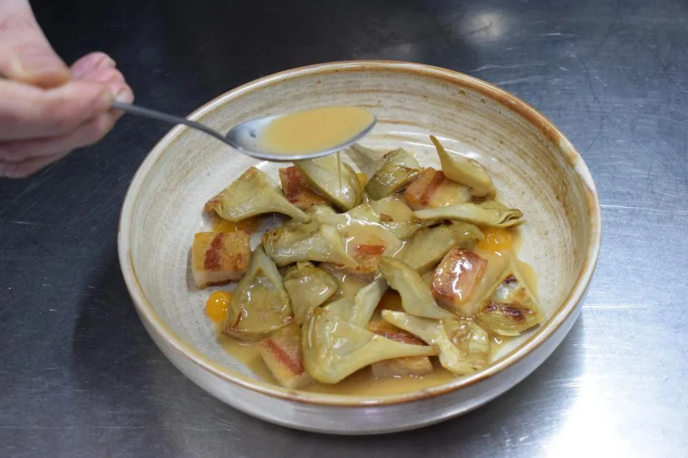 Alcachofas a la carbonara de El Alimentario