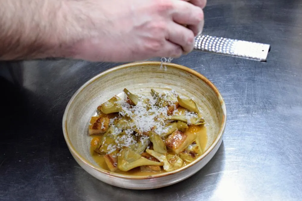 Alcachofas a la carbonara de El Alimentario