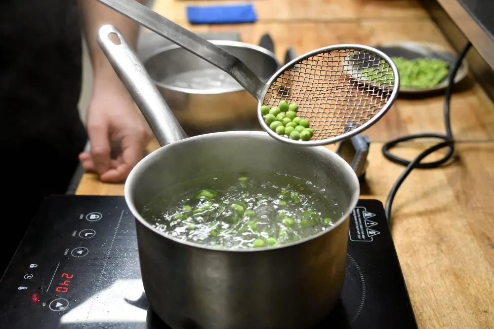 Receta de guisantes a la brasa con coliflor y trufa