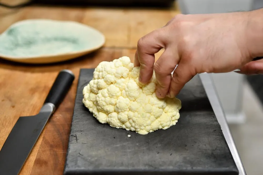 Receta de guisantes a la brasa con coliflor y trufa