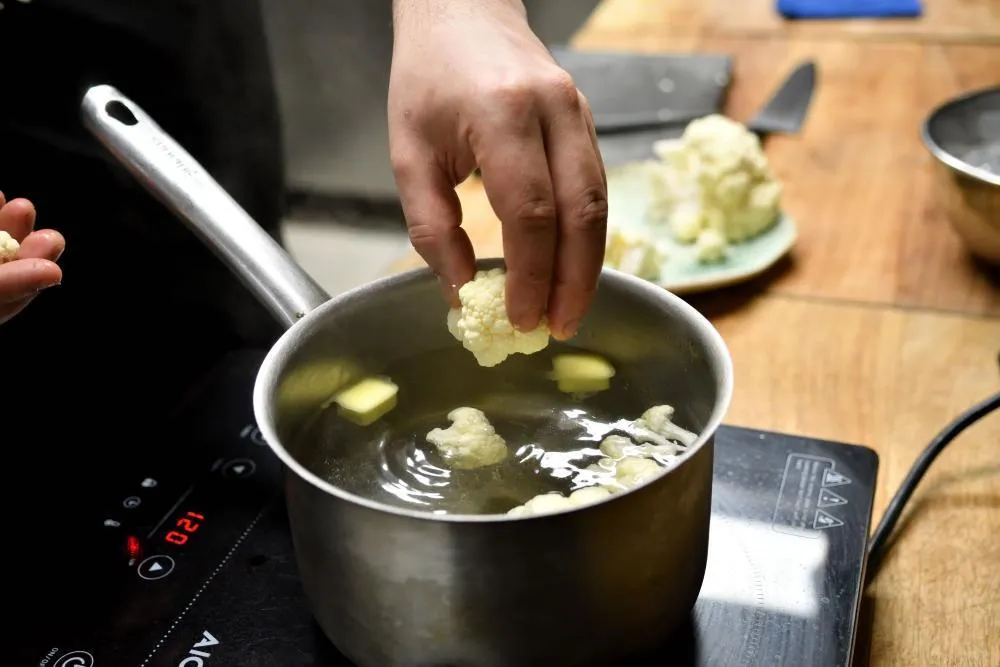 Receta de guisantes a la brasa con coliflor y trufa