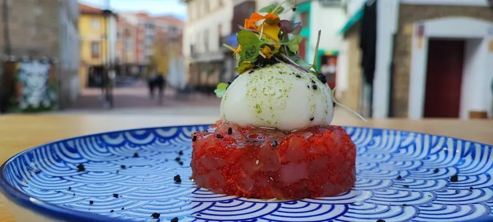 Tartar de atún rojo con burrata