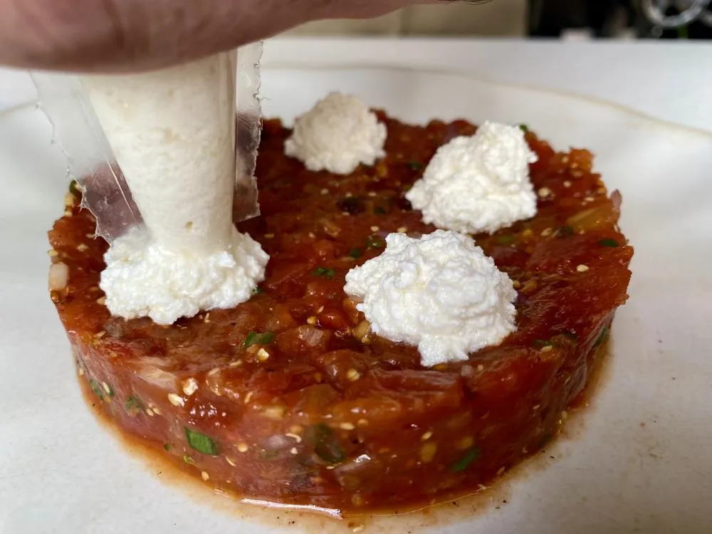 Tartar de tomate con caballa