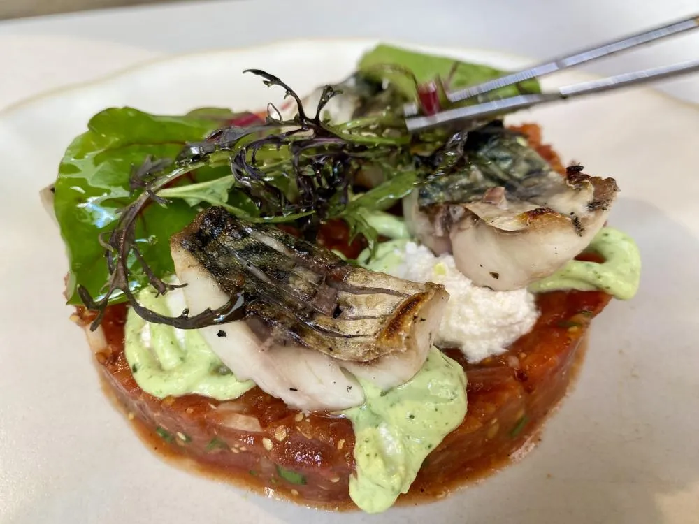 Tartar de tomate con caballa