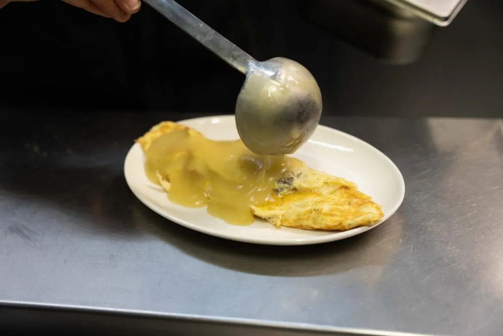 Tortilla guisada de bacalao con pil pil