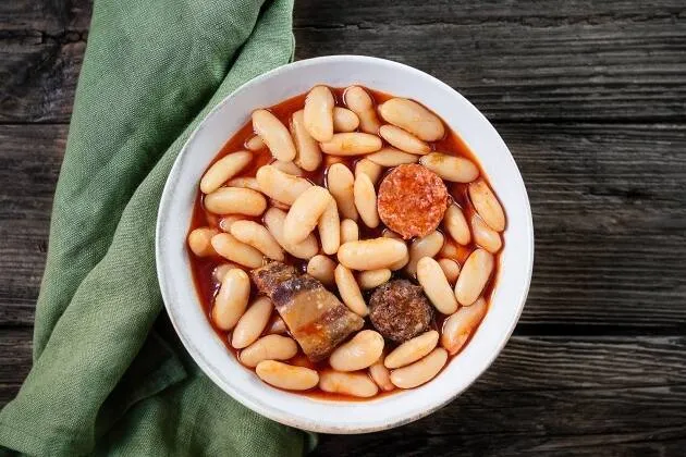 Fabada, la joya de la gastronomía asturiana: historia, tradición y sabor