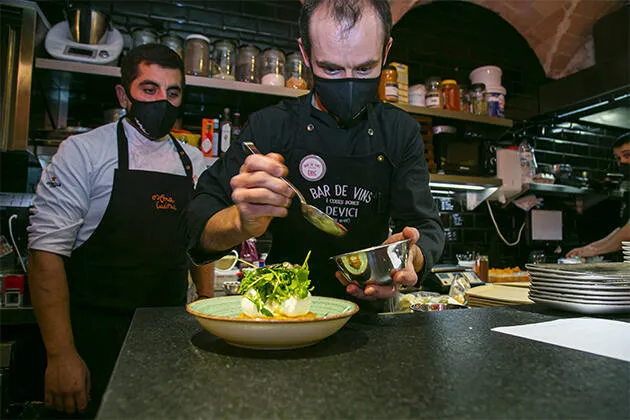 Sopars a 4 mans: descubriendo la riqueza gastronómica de Osona 