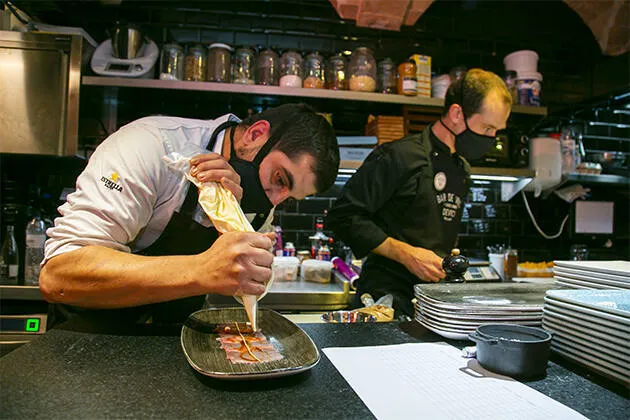 Sopars a 4 mans: descubriendo la riqueza gastronómica de Osona 