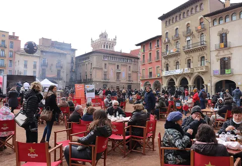 Celebra el 'Dijous Llarder' en la Plaza Mayor de Vic con Osona Cuina