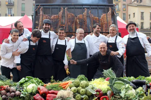 El 'Dijous Llarder' en la plaza de Vic, una oda al cerdo