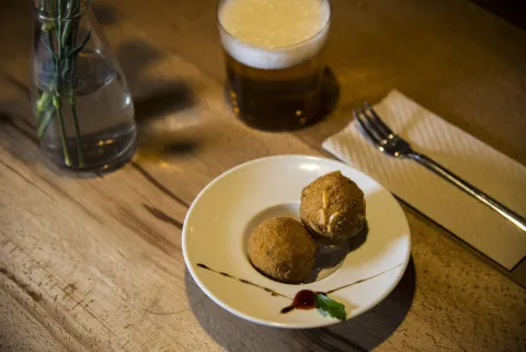 Cata-maridaje: 4 croquetas + 4 cervezas en Catacroquet