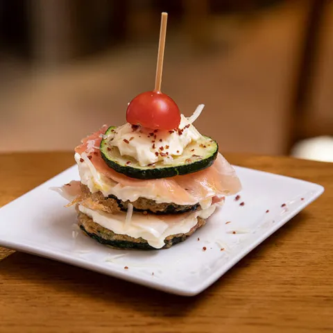 Montadito de calabacín con crema de queso