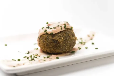 CROQUETÓN DE SEPIA CON AJO