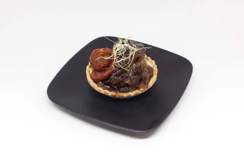  Cazuelita de morcilla con cebolla caramelizada