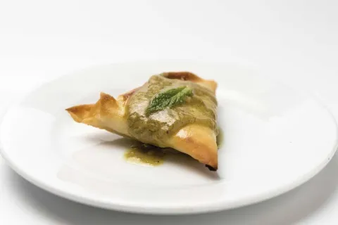 BÖREK CON ROMESCO VERDE