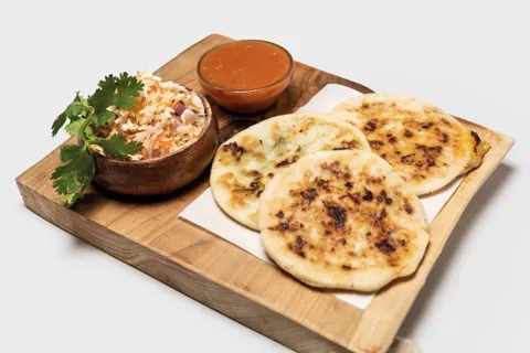 Pupusas Salvadoreñas de la Wendy+ cerveza Malquerida