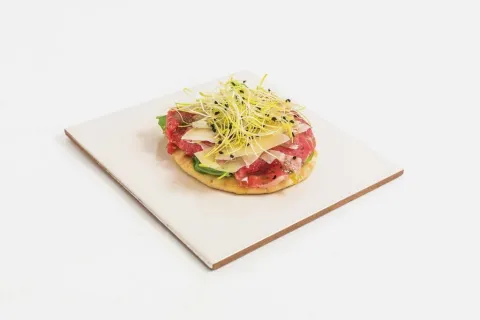 Focaccia con carpaccio di vitello