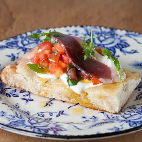 Focaccia con jamón de pato