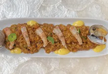 Arroz meloso de gamba rosada con mahonesa de azafrán