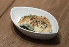 Cogollo gratinado con bacalao