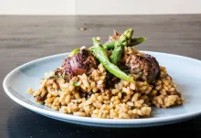 Arroz con butifarra de Calaf y espárragos trigueros