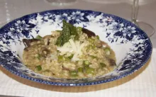 Risotto de espárragos trigueros y setas de temporada