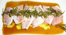 Filetes de salmonetes con dos hinojos y alcaparras