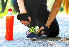 La mejor bebida para rehidratarse: ¿agua sola, agua con azúcar o bebidas deportivas?